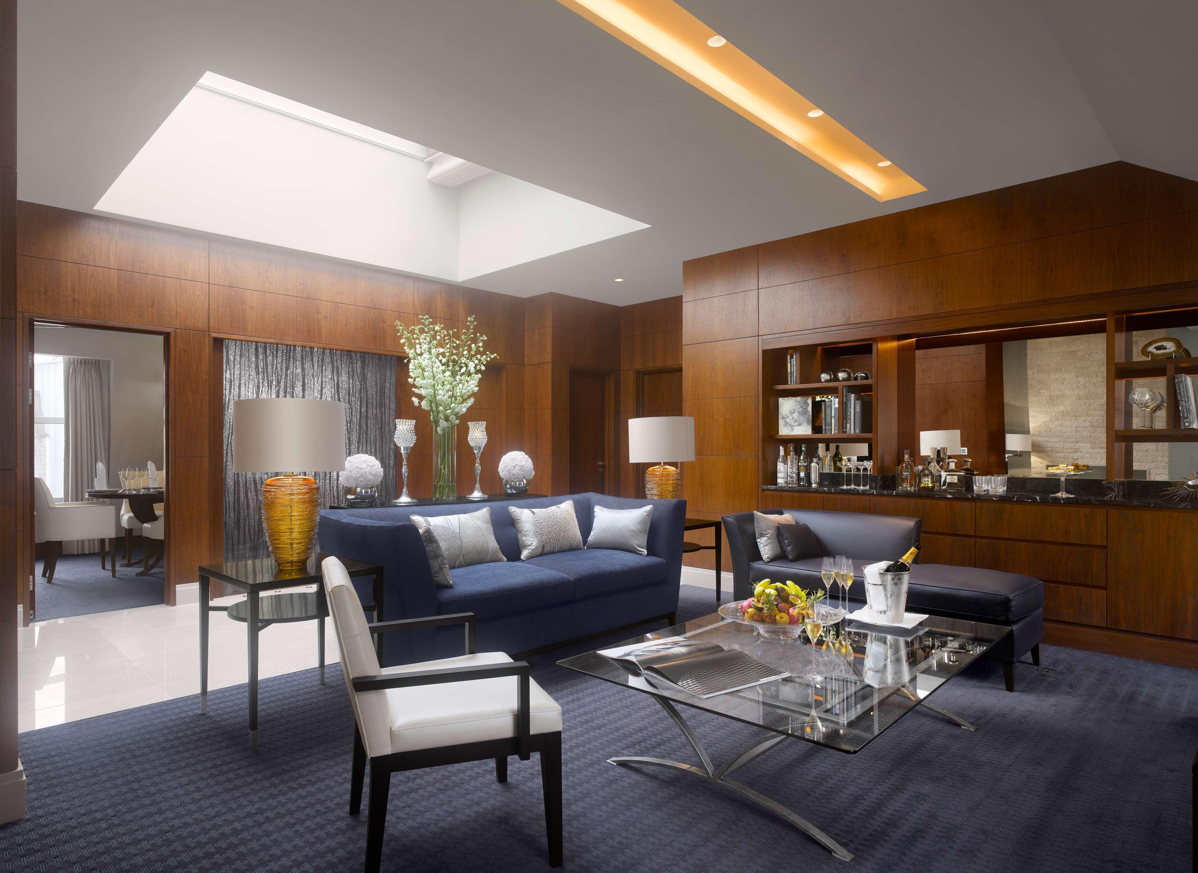 Conrad London St James Exterior photo The living room of a suite at the Four Seasons Hotel, London