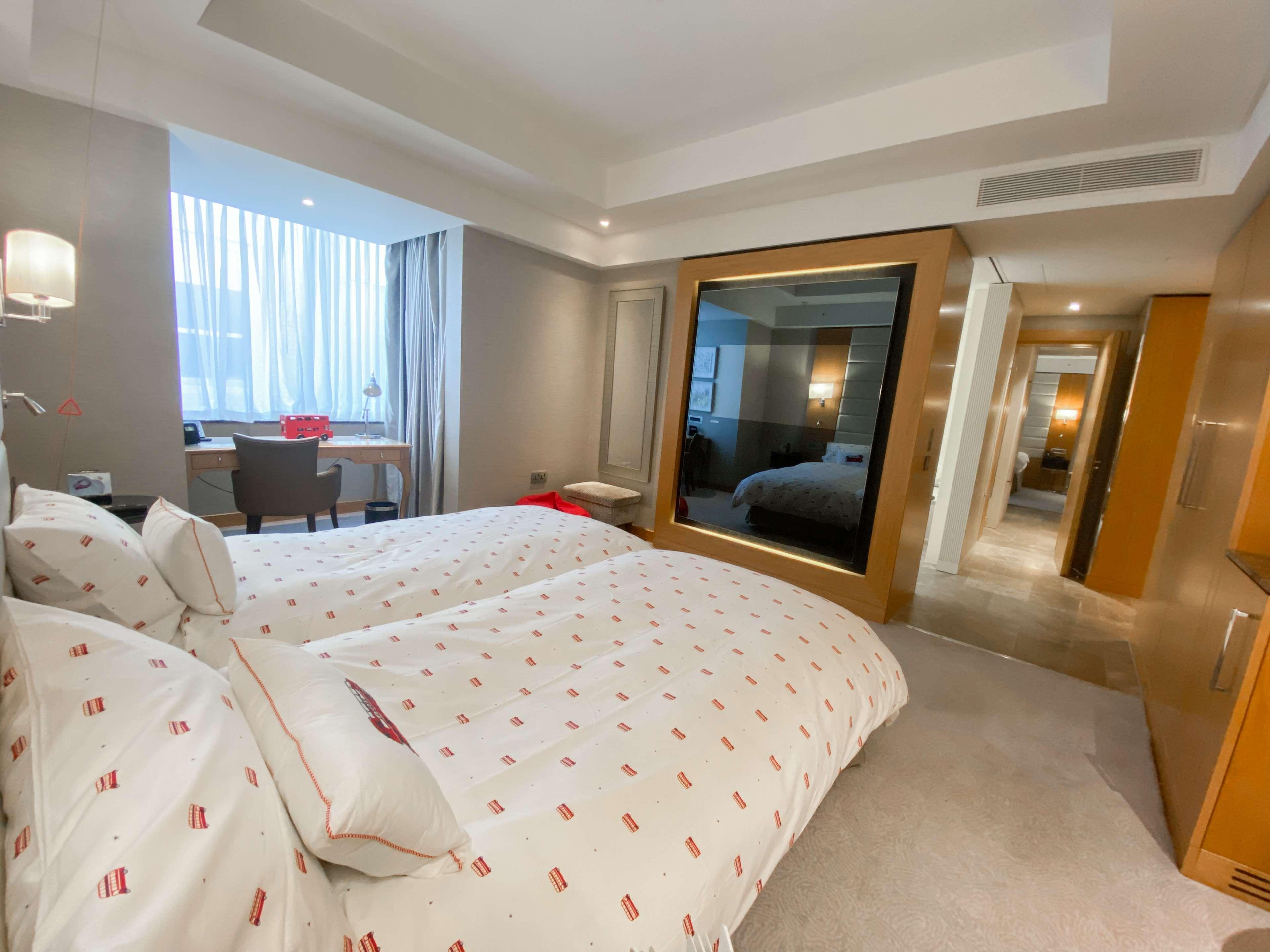 Conrad London St James Exterior photo A bedroom at the Mandarin Oriental, London