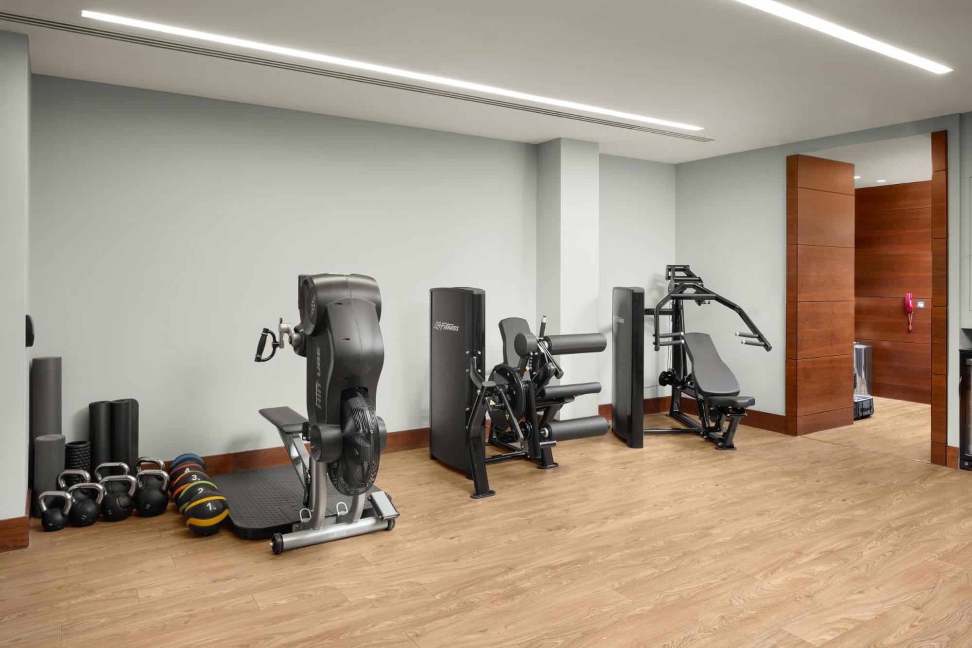 Conrad London St James Exterior photo The gym at the hotel